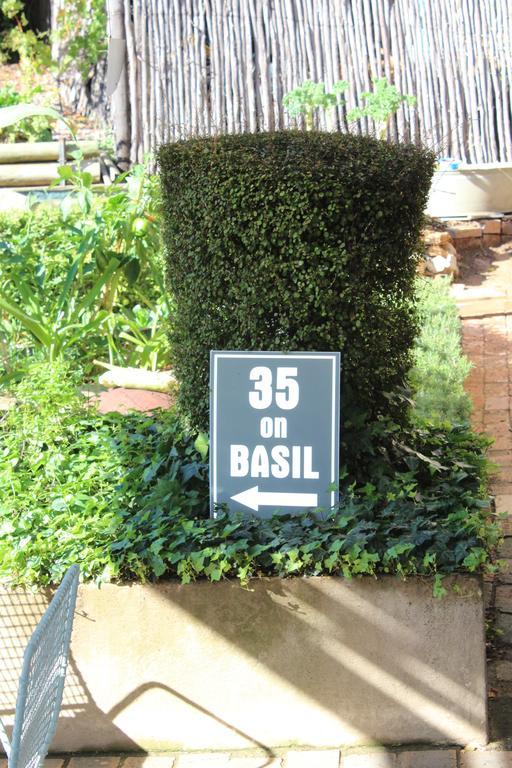 35 On Basil Hotel Caledon Kültér fotó
